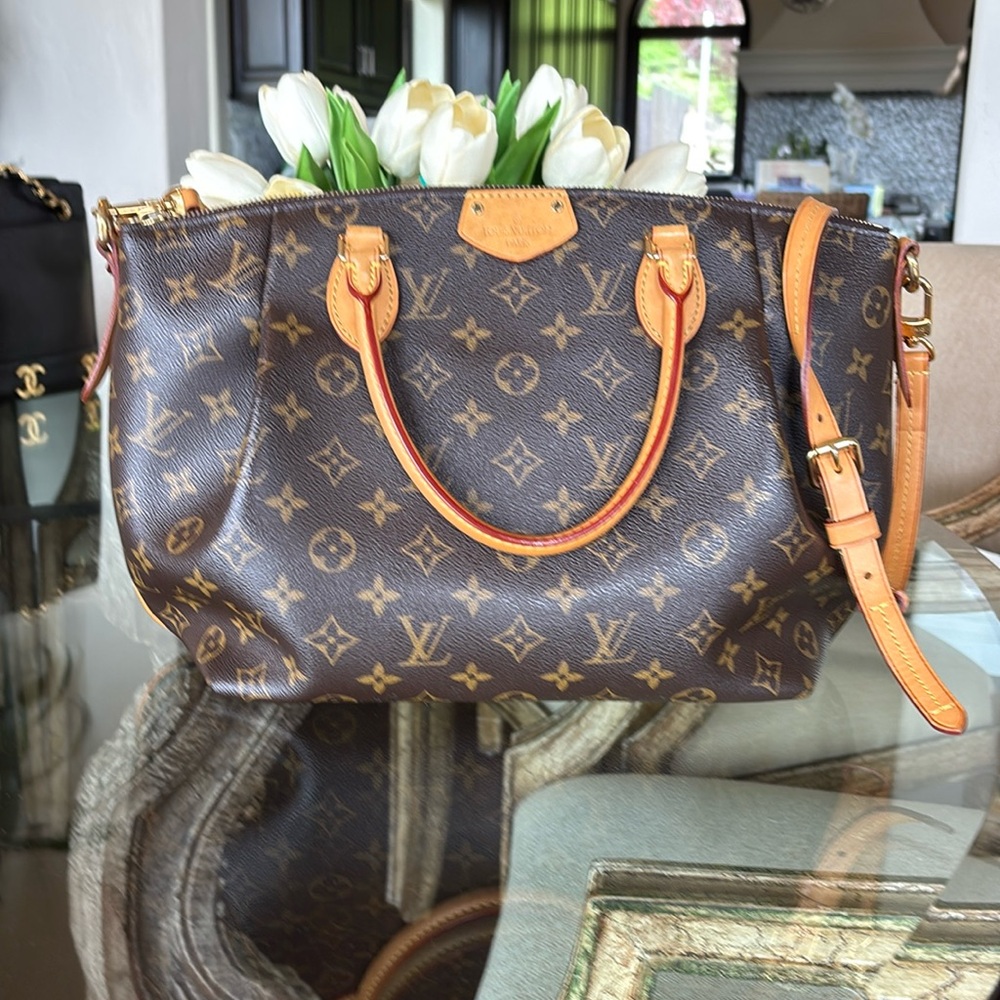 Louis Vuitton Monogram Turenne mm shoulder / cross body bag excellent condition